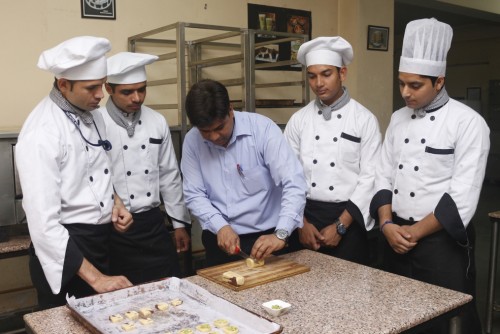 http://thehotelschool.com/hotel_management_institute_in_delhi_thsdelhi.html | The Hotel School, a Hotel Management Institute in Delhi, is consecutively coaching and educating the hospitality students for the sector which offers them numerous opportunities to be a part of it.