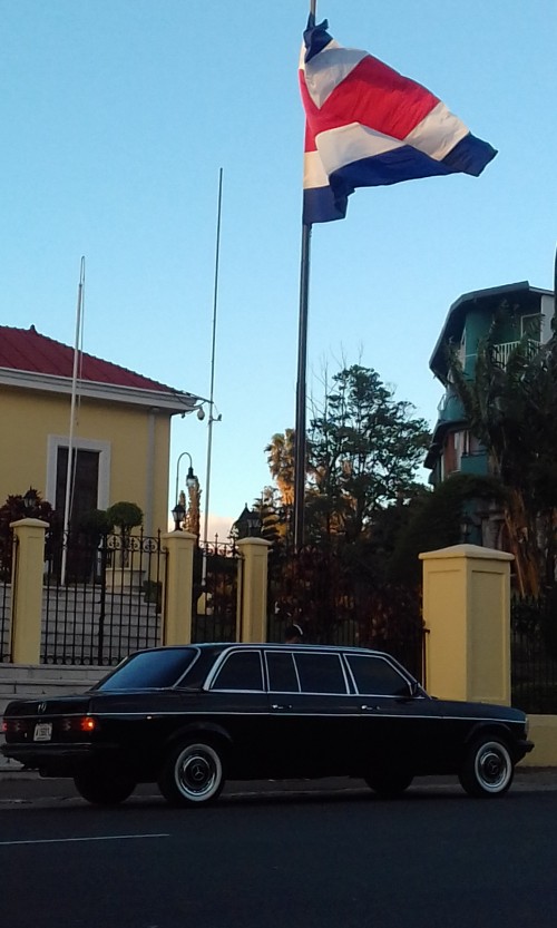 COSTA-RICA-FLAG-LIMOUSINE-MERCEDES.jpg