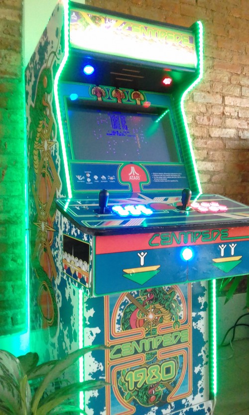 ARCADE-CENTIPEDE-GAME-MACHINE.jpg