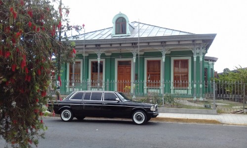 Alianza-Francesa-de-COSTA-RICA-LIMOUSINE.jpg