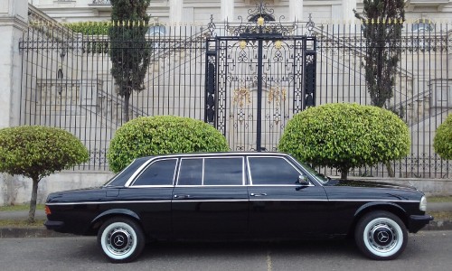 CENTRAL-AMERICA-LIMOUSINE-COSTA-RICA.jpg