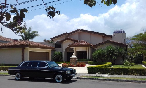 COSTA-RICA-MANSION-LIFESTYLE-LIMOUSINE.jpg