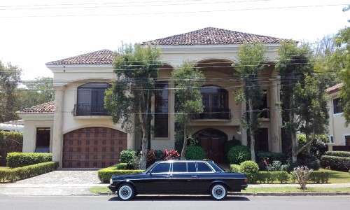 LARGE-MANSION-AND-LIMOUSINE-COST-RICA.jpg