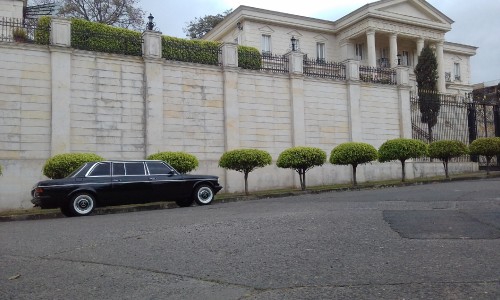 LIFESTYLE-LIMOUSINE-COSTA-RICA-MANSION.jpg