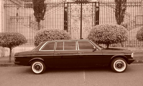 MERCEDES-BENZ-LIMOUSINE-SAN-JOSE-COSTA-RICA.jpg