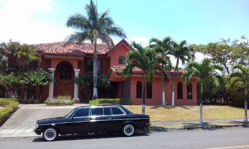 RED-MANSION-LIMOUSINE-COSTA-RICA.jpg