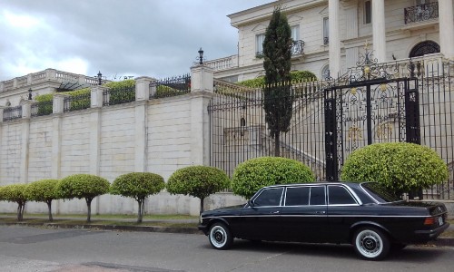 beautiful-mansion-COSTA-RICA-LIMOUSINE.jpg