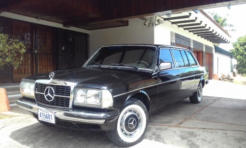 MERCEDES LIMOUSINE IN FRONT OF A MANSION. ROHRMOSER COSTA RICA