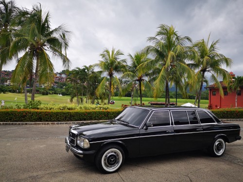 La-Iguana-Golf-Course.-LOS-SUENOS-COSTA-RICA-MERCEDES-300D-LIMOUSINE.jpg