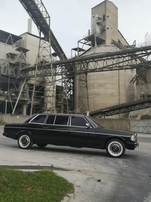 Holcim-Costa-Rica-S.A.-MERCEDES-LIMOUSINE-300D-W123.jpg