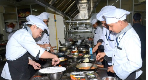 https://thehotelschool.com/makes-a-successful-chef.html | Your chances of experiencing a successful career as a chef won't be great if you can't cook. To learn your trade, one of the best courses is being taught at The Hotel School, New Delhi which provides great future prospects.